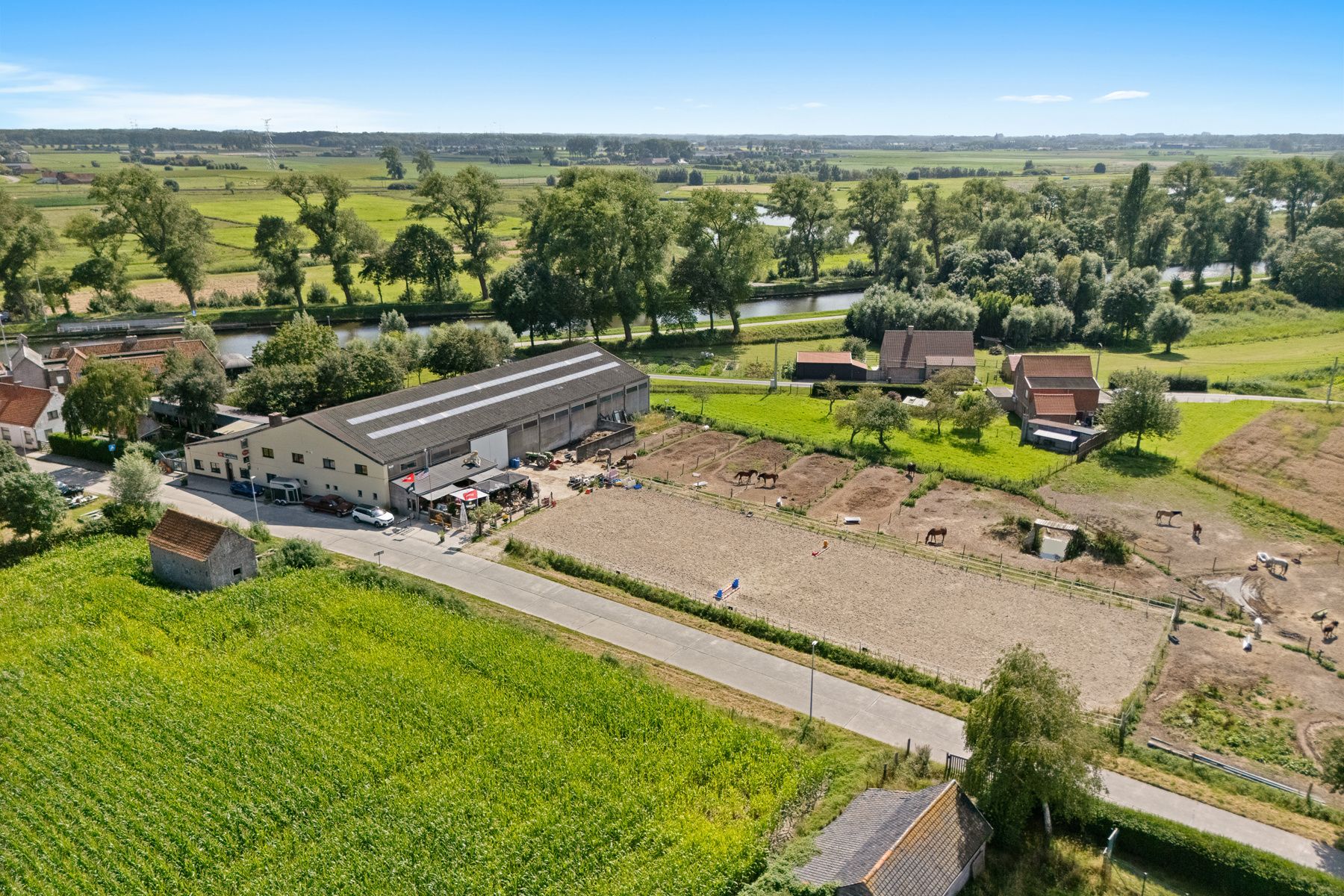 Charmante paardenmanège met woonruimte en gezellig café in Varsenare foto 4