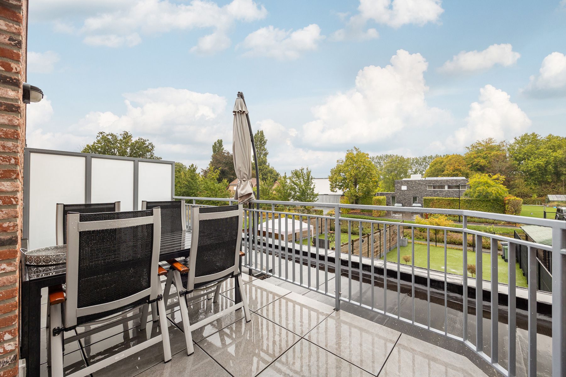 Ruim duplex-appartement (144m²) met 3 slaapkamers, 2 badkamers, 2 terrassen, zolderberging en autostaanplaats. foto 13