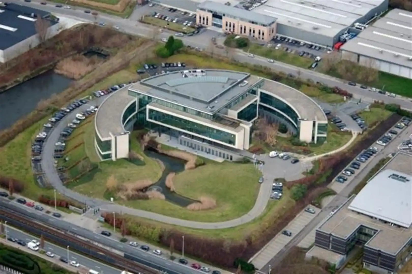 THE CRESCENT: kantoren te huur vanaf 18m² foto {{pictureIndex}}