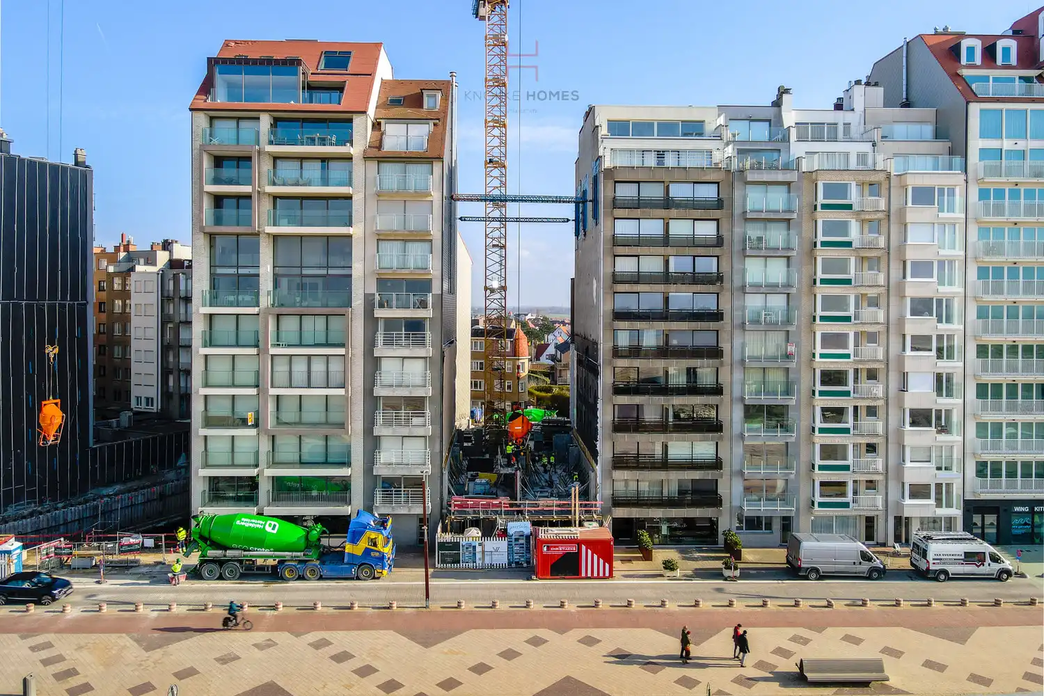 Appartement met frontaal zeezicht en twee slpks in Duinbergen foto {{pictureIndex}}