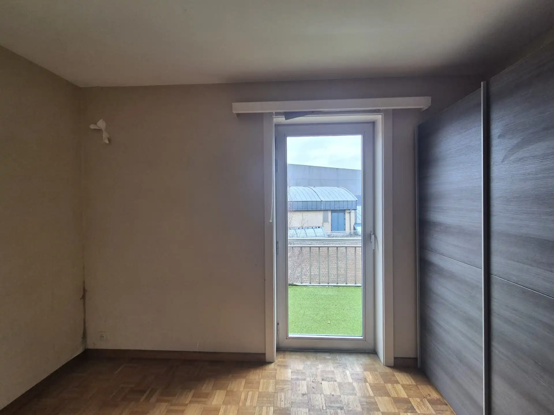 Ruim en lichtrijk appartement met 2 slaapkamers in het centrum van Wetteren. foto 18