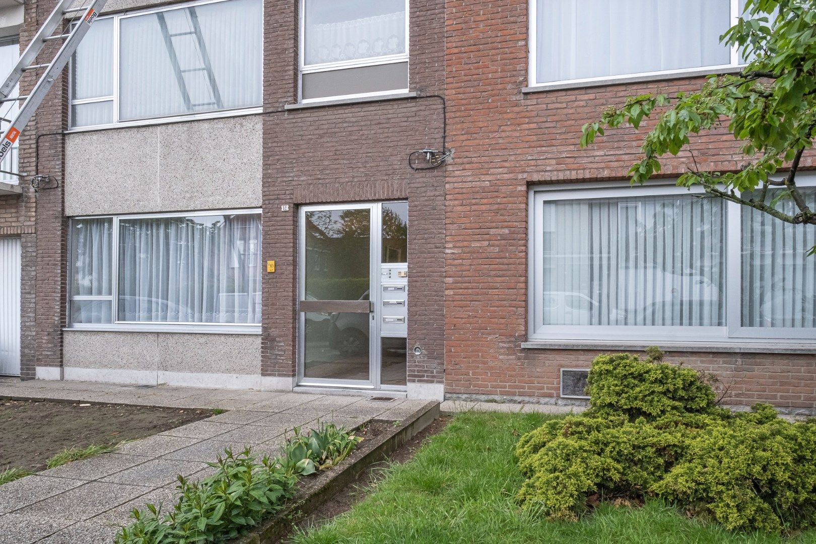 Gelijkvloers appartement met tuin foto 2