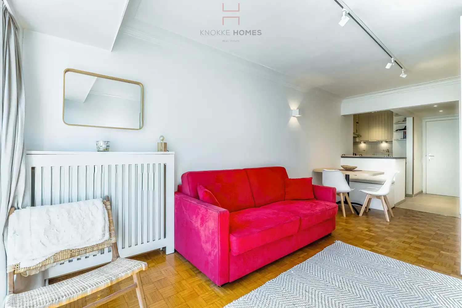 Instapklare studio met zijdelings zeezicht in Duinbergen foto 5