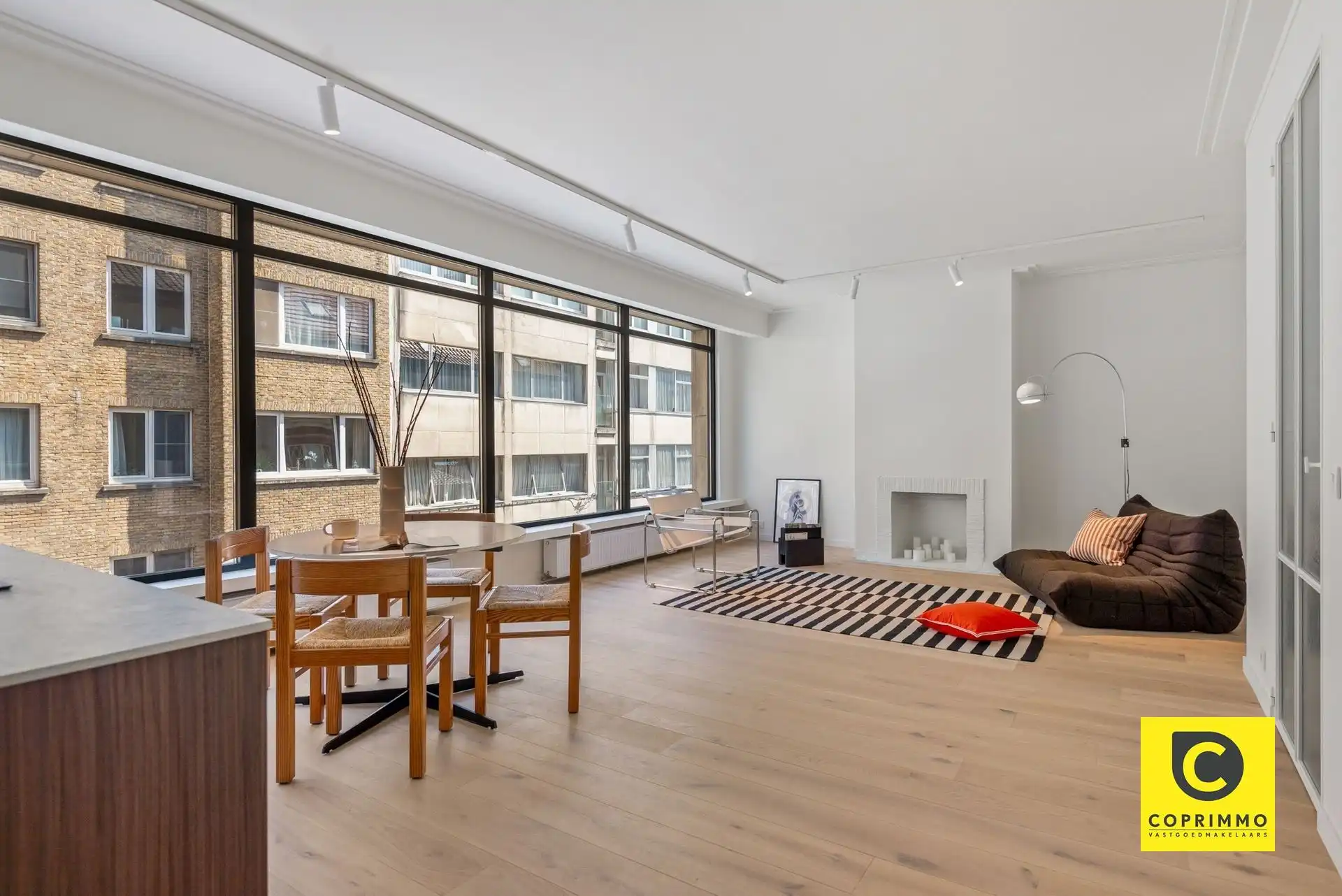 Gerenoveerd pareltje met 3 slpks en 2 terrassen in de Merode wijk! foto 4