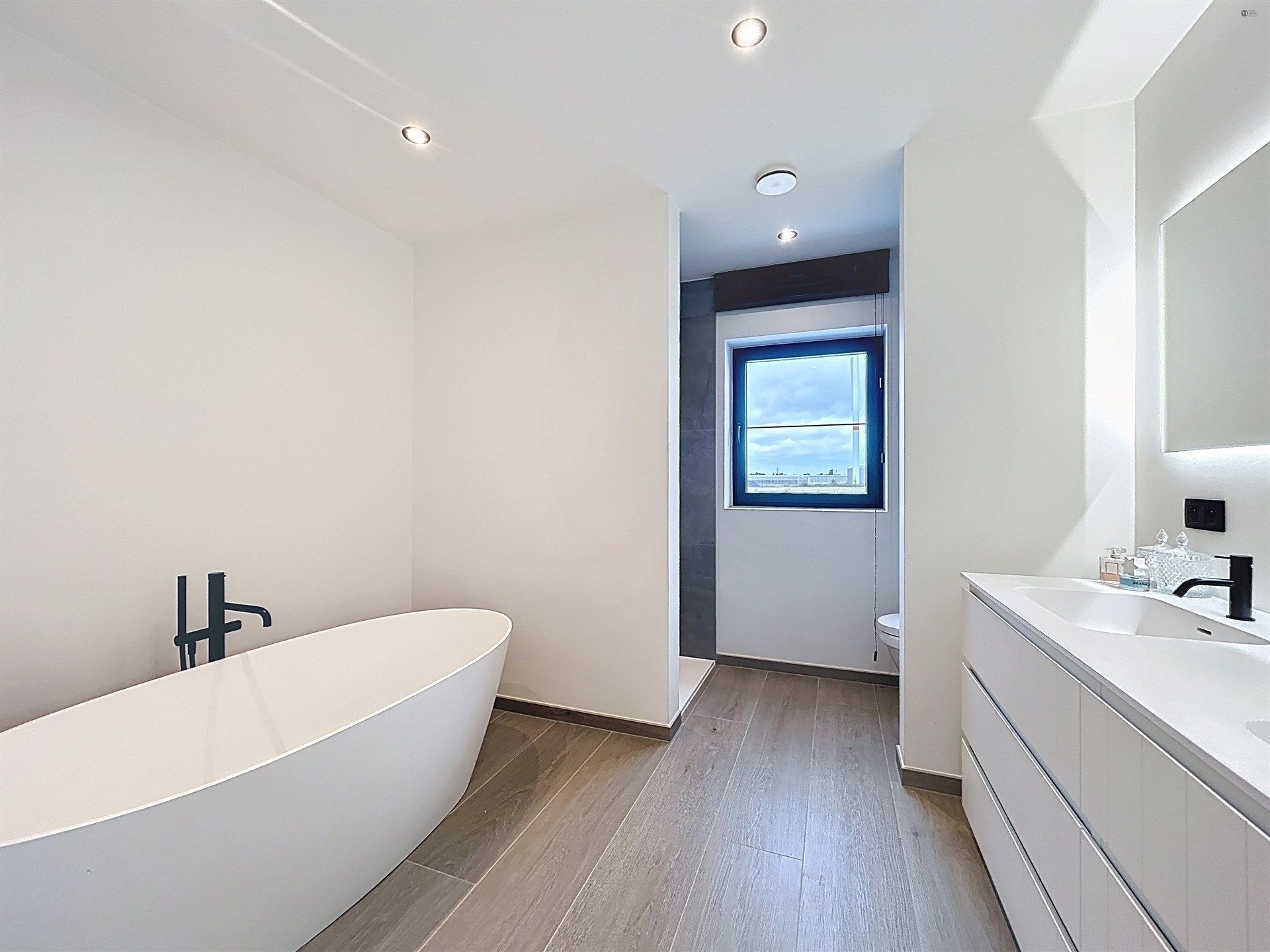 Half open bebouwing met 4 slaapkamers en ruime garage op perceel van 518m² foto 13