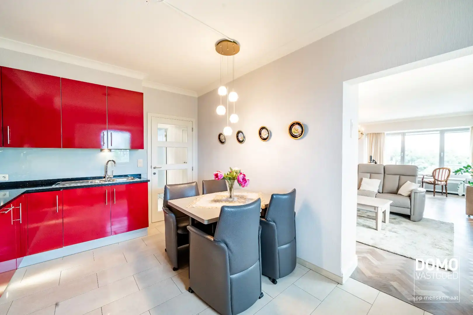 Stijlvol wonen in hartje Hasselt met een uniek uitzicht over het Kolonel Dusartplein foto 12