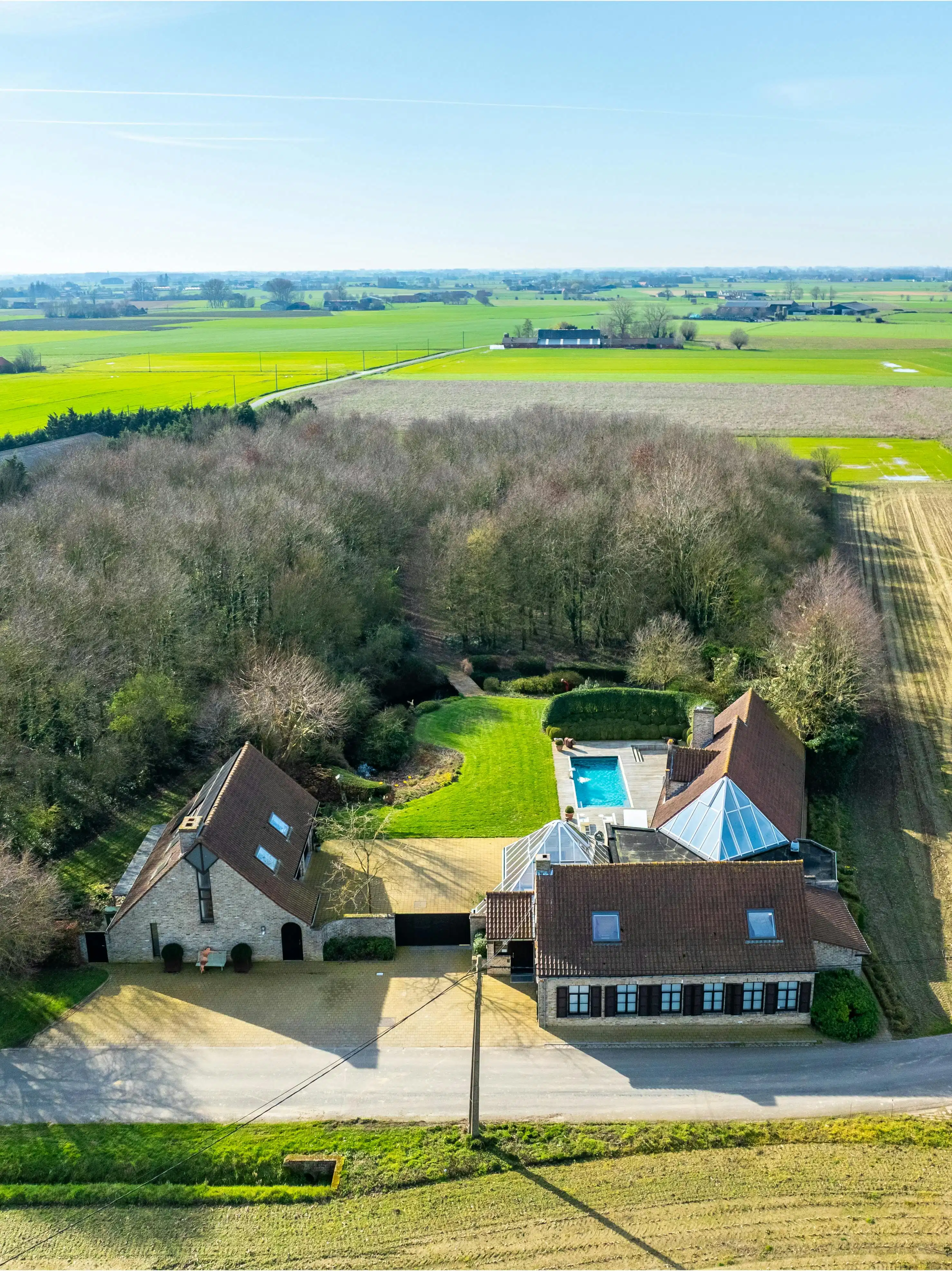 Exclusieve villa met tuin en zwembad op 1,6 ha in Krombeke foto 3