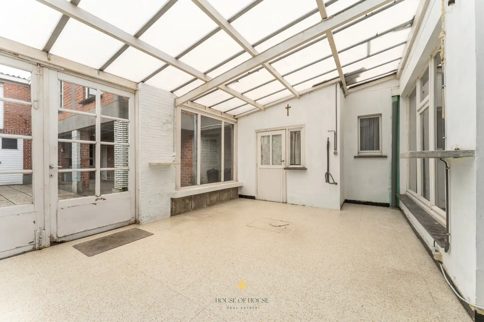 Ruime woning met garage én achterligggende loods foto 8