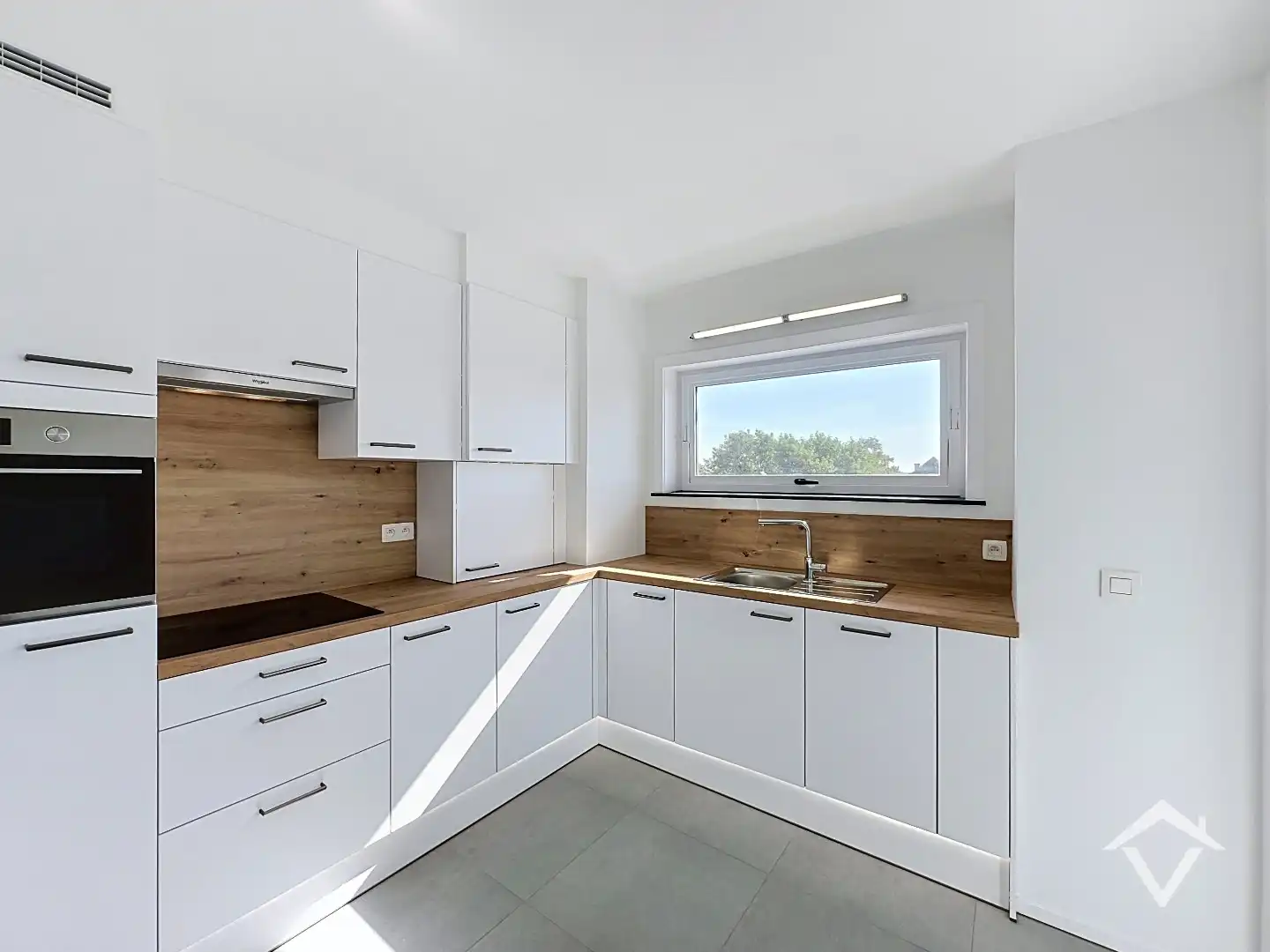 VOLLEDIG VERNIEUWD APPARTEMENT MET AUTOSTAANPLAATS OP EEN TOPLOCATIE IN KOKSIJDE foto 10