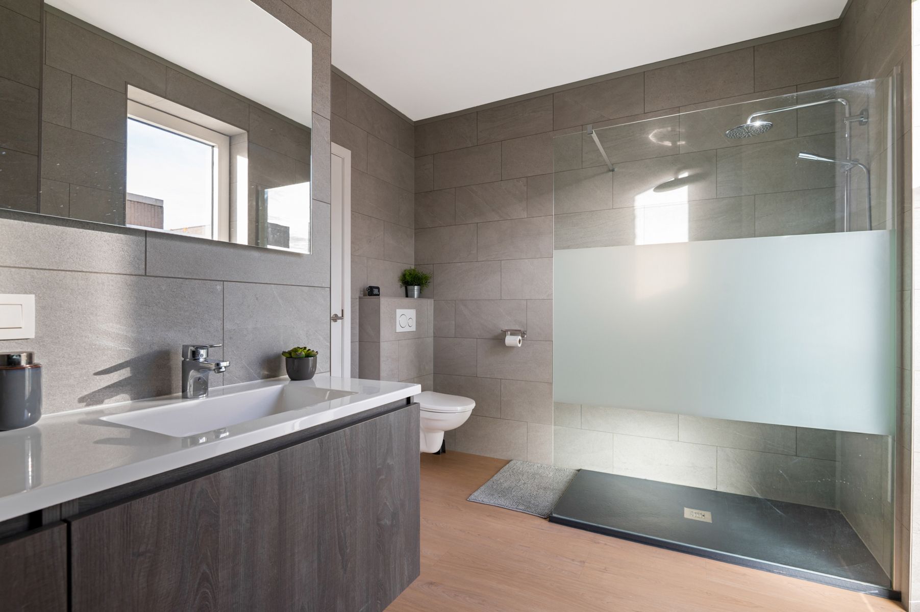 Modern appartement met terras, berging en parking foto 11