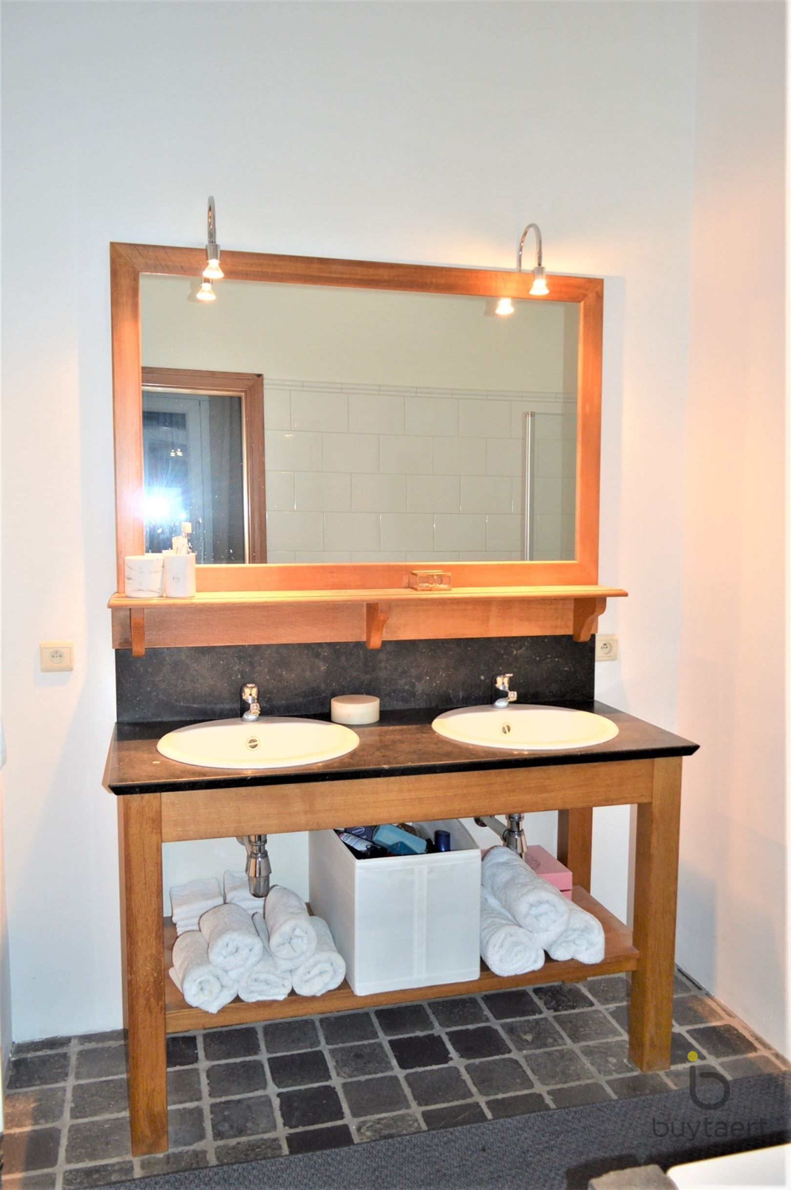 Karaktervol stadsappartement met één slaapkamer en dressing nabij de gezellige terrasjes in hartje Antwerpen! foto 11