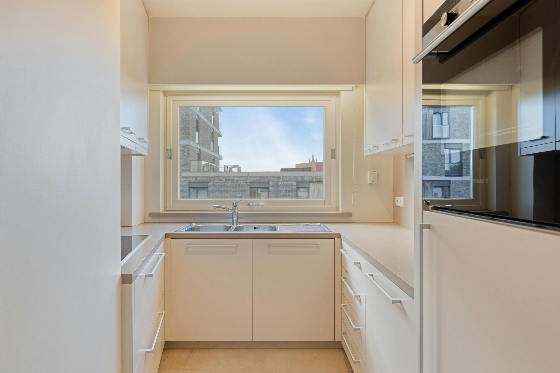 Appartement te koop met 3 kamers en garage in Ieper foto 10