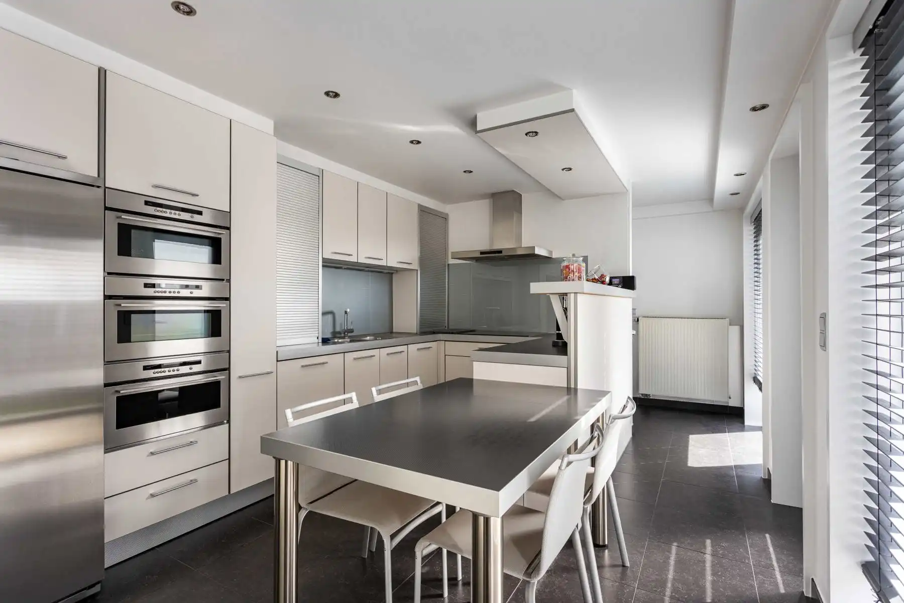 Prachtig onderhouden en instapklare woning vlakbij het centrum van Lede foto 7