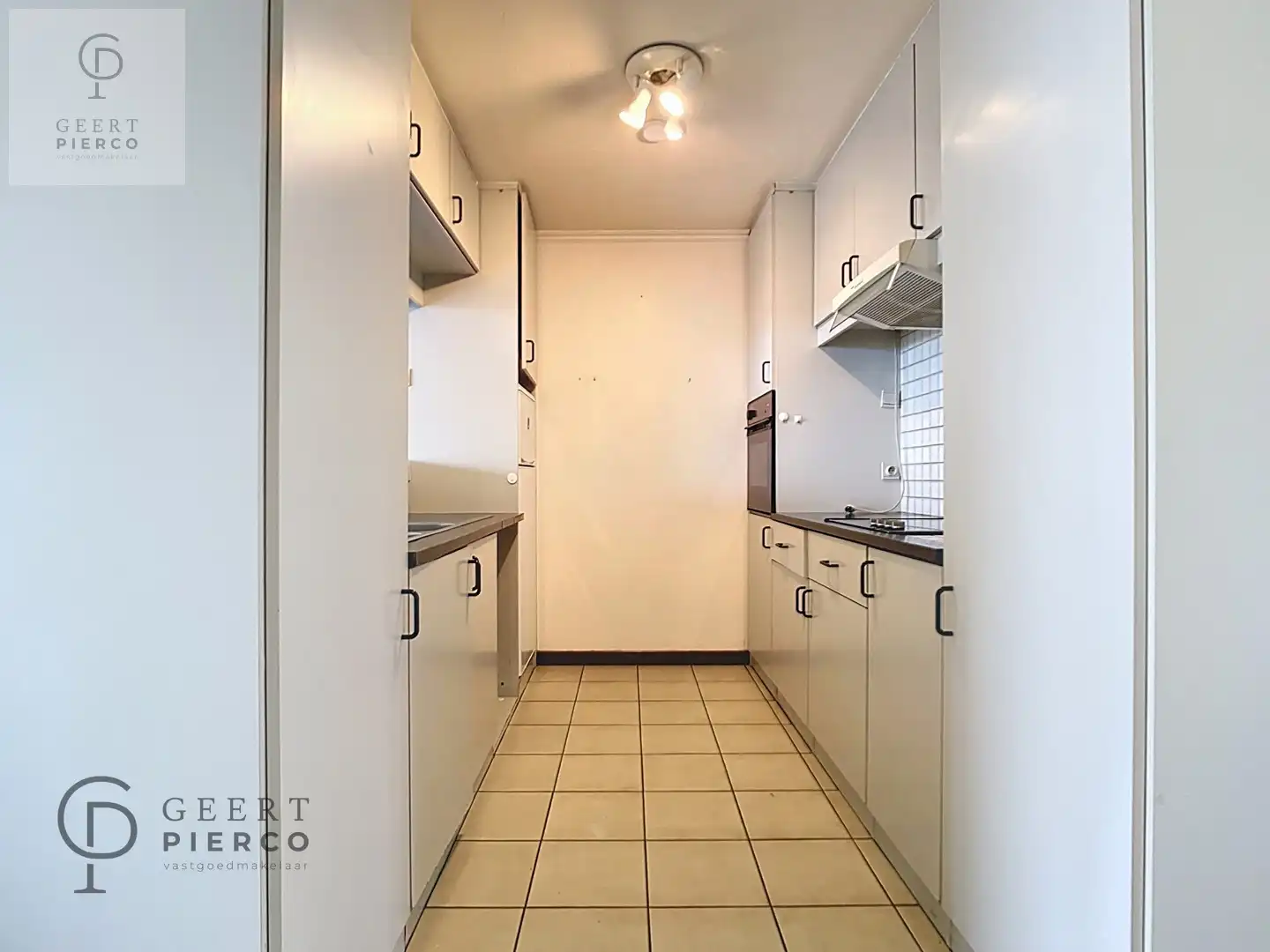 Zeer ruim appartement op de tweede verdieping met ondergrondse parkeerruimte foto 8