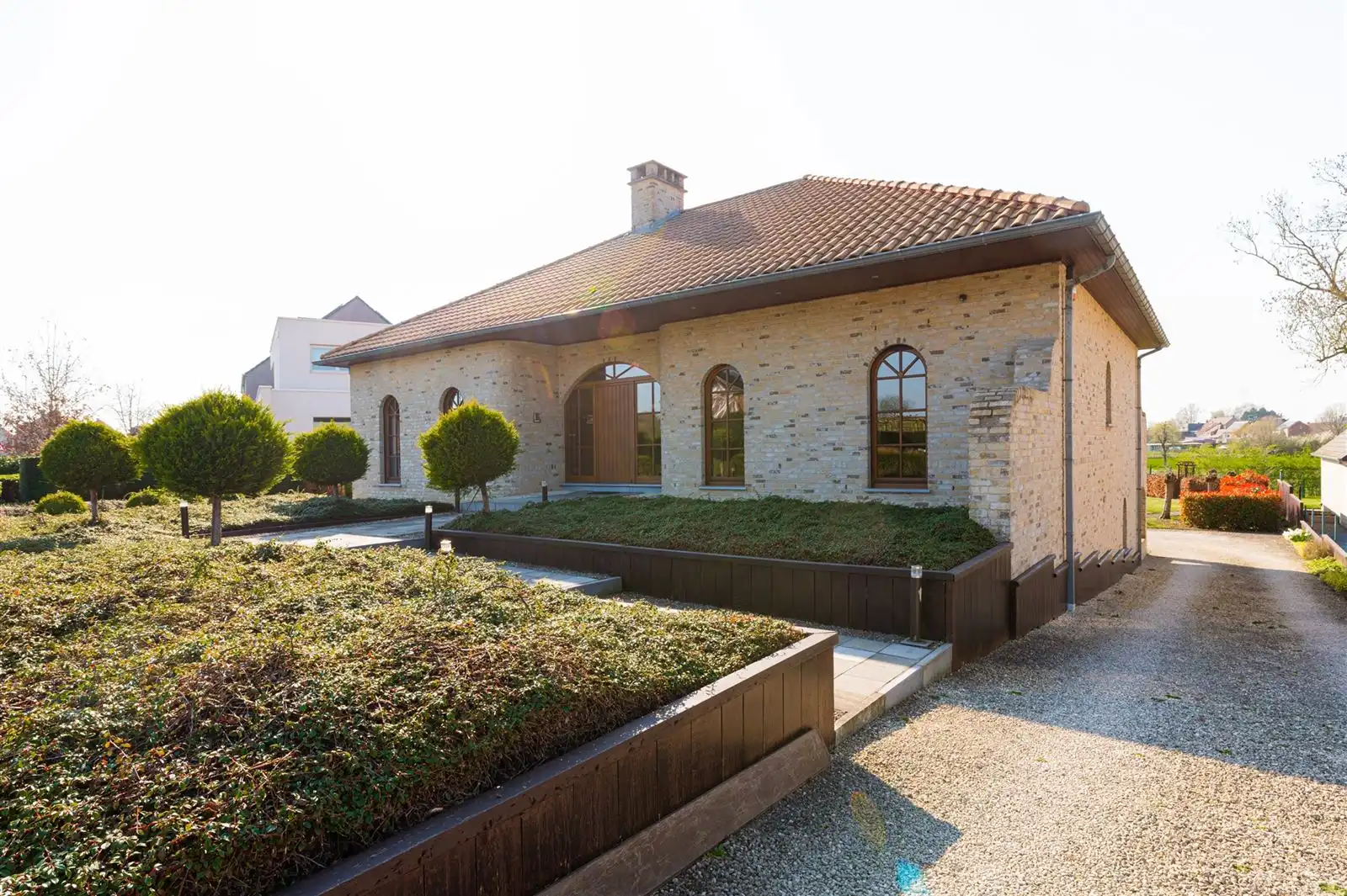 Ruime lichtrijke villa met tuin op 15are50 foto 33