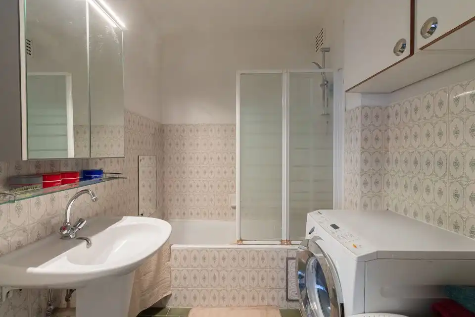 Te renoveren appartement met panoramisch zicht over Merksem foto 8