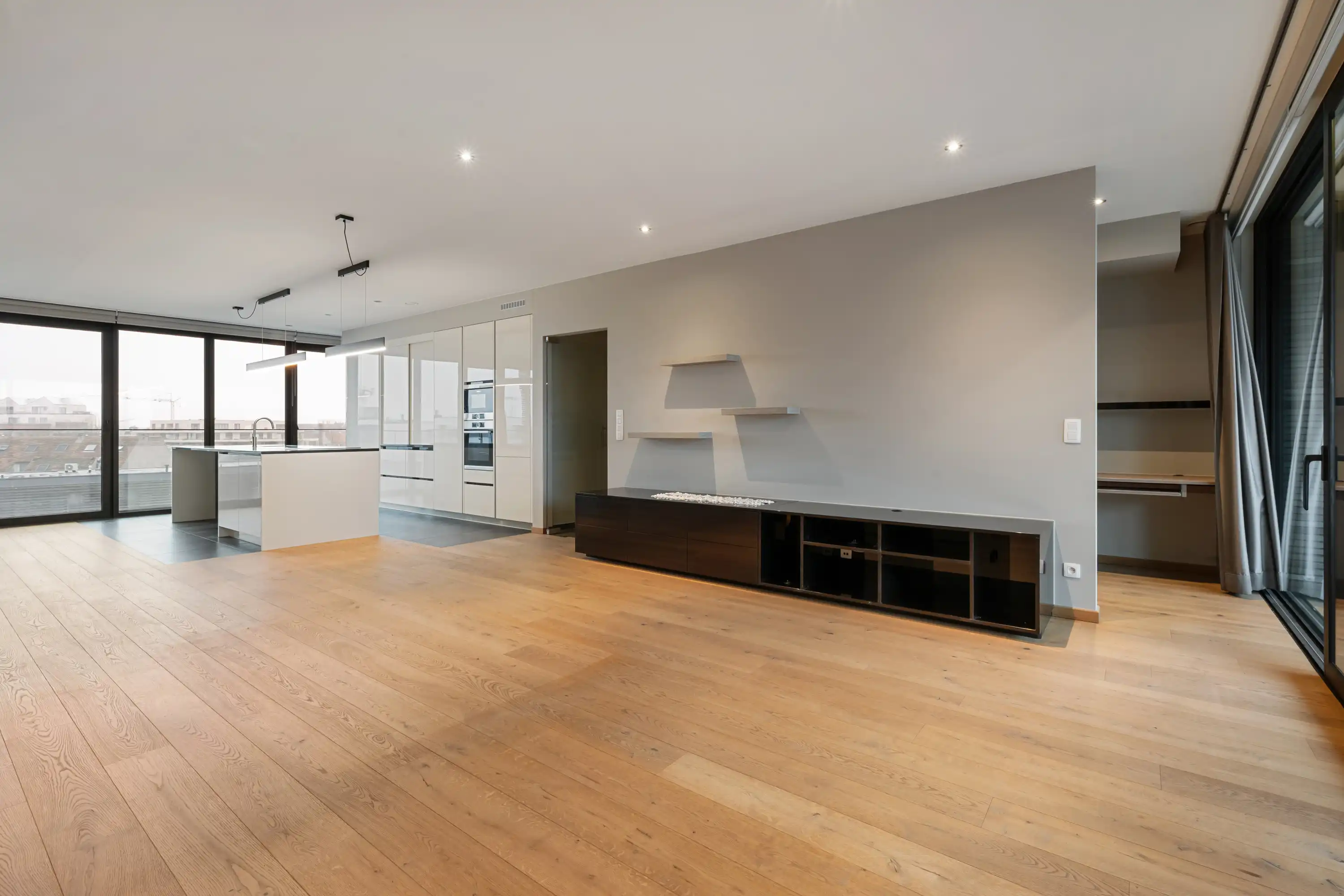 Luxueus afgewerkt appartement (2 terrassen + parking) foto 2