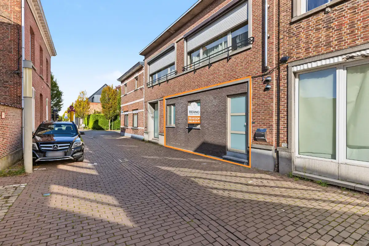 Volledig gerenoveerd gelijkvloers appartement met privatief terras in het hart van Kruibeke foto 3