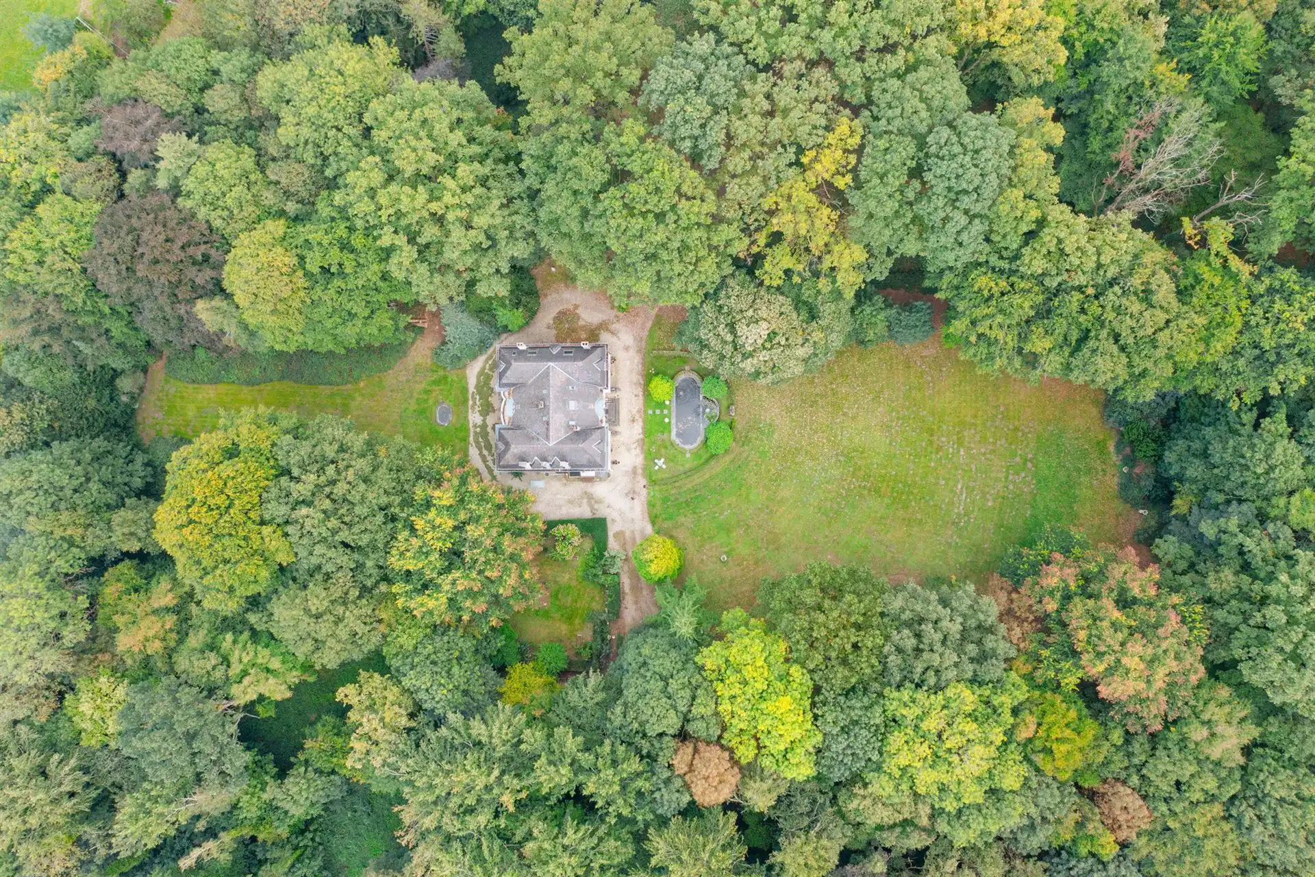 Prachtig kasteel met koetshuis op meer dan 8,7 hectare! foto 6