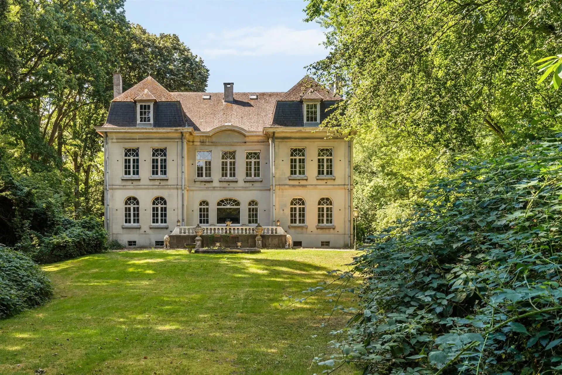 Prachtig kasteel met koetshuis op meer dan 8,7 hectare! foto 3