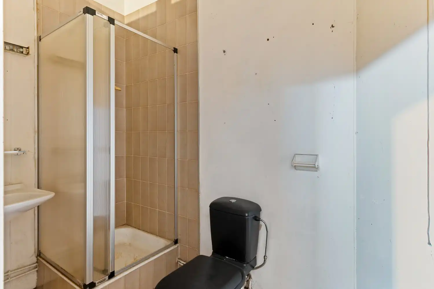 Handelsgelijkvloers met bovenliggend appartement in het centrum van Wommelgem! foto 7