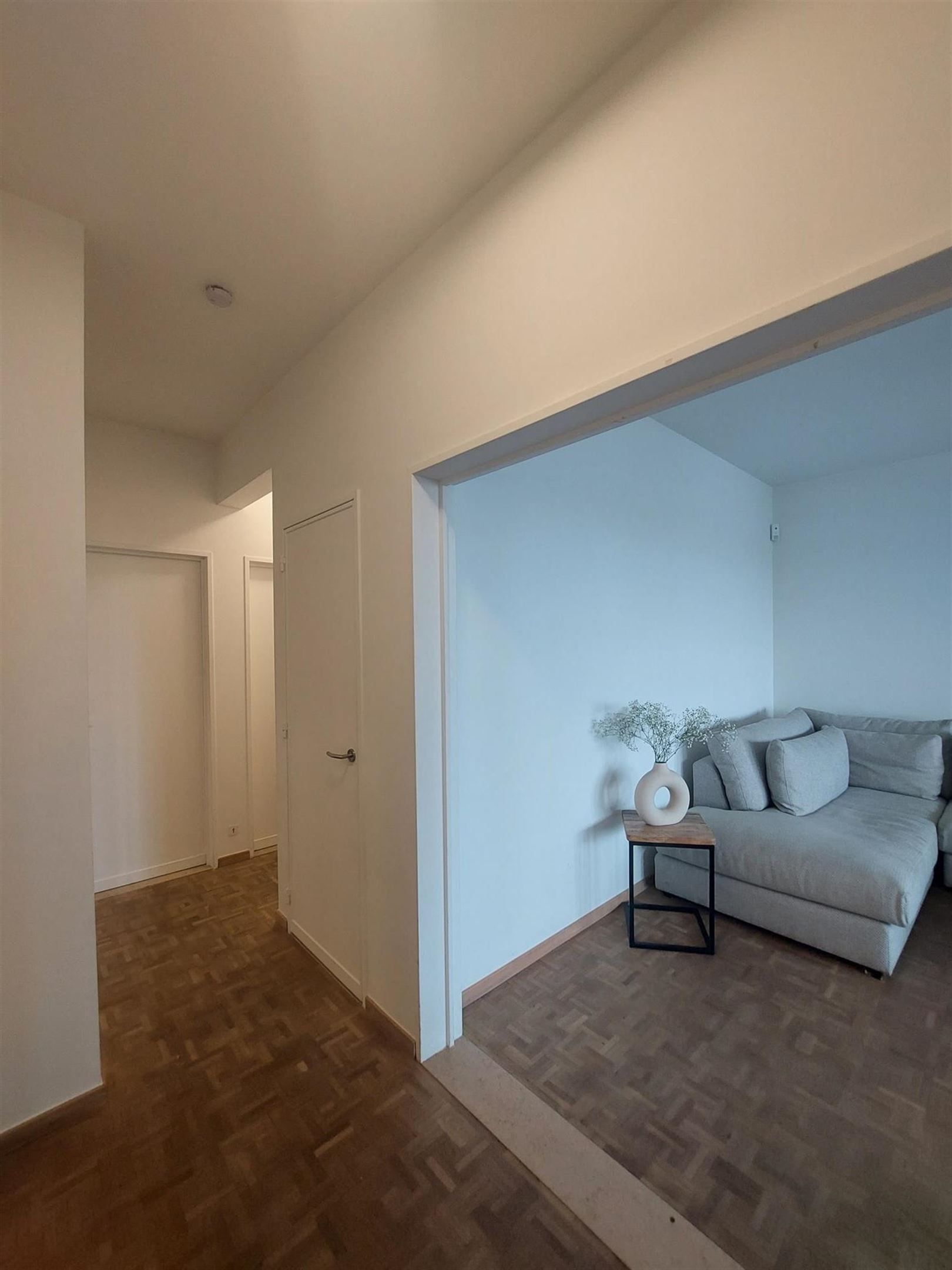 Volledig gerenoveerd appartement met 2 slpks en terras foto 5
