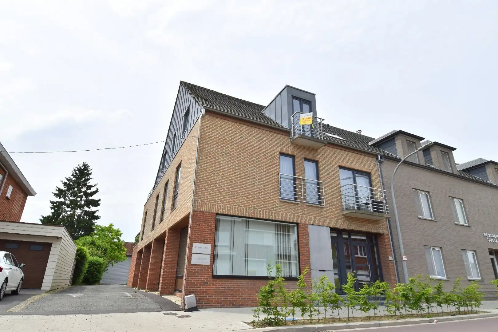 Interessante opbrengsteigendom (204m² kantoor + 3 appartementen + garages/parkings + 295m² loods) op toplocatie in Bissegem foto 22