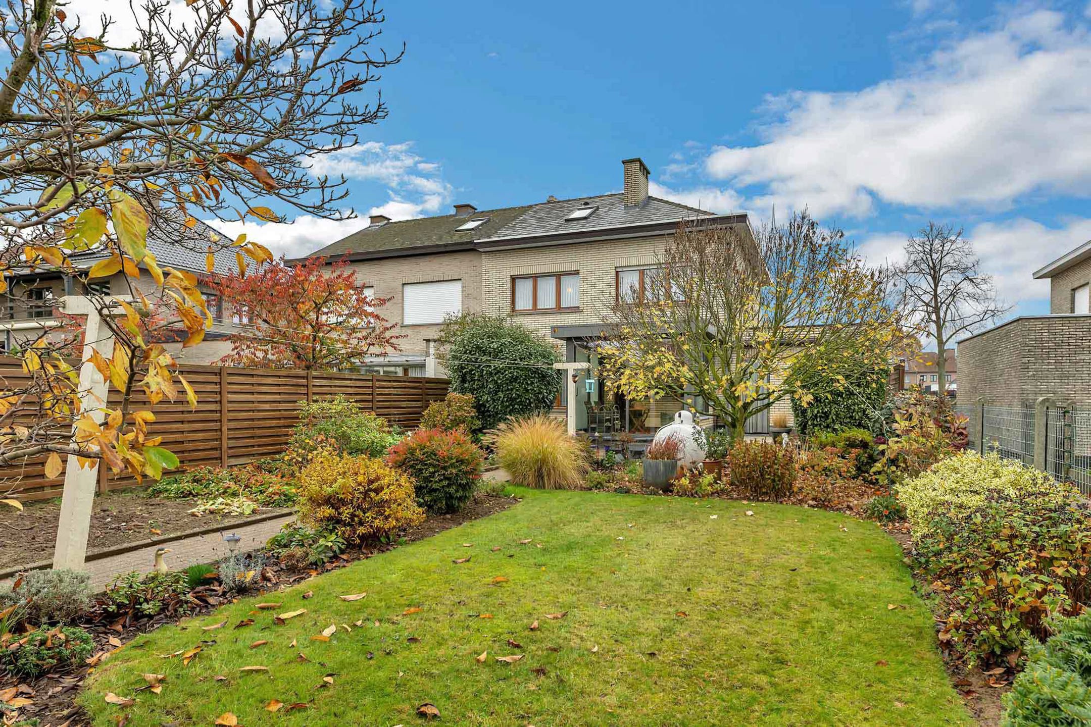 Gezellige en solide woning in het rustige Onze-Lieve-Vrouw-Lombeek foto 2