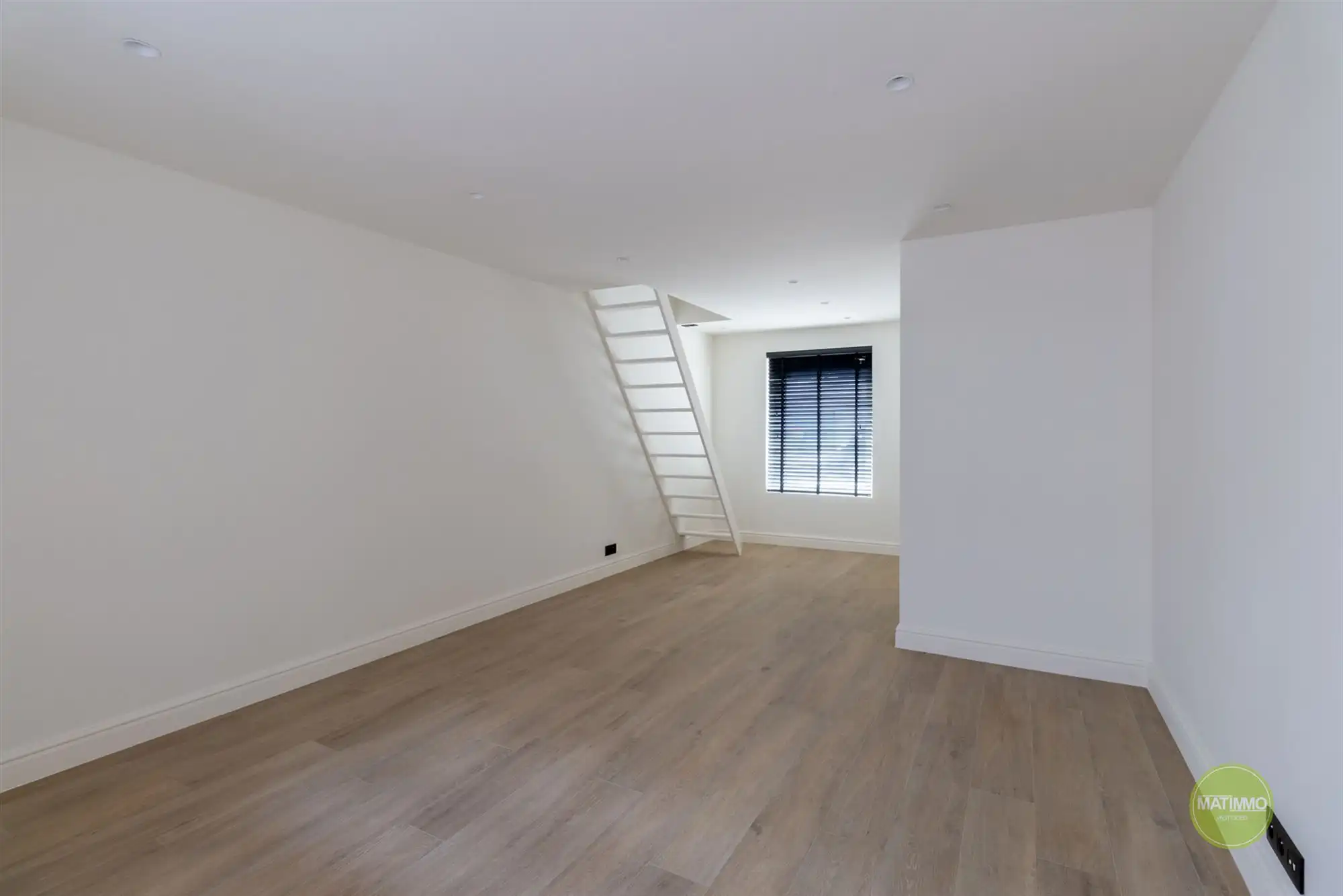 Gerenoveerde woning met twee slaapkamers en garage in Mol foto 13