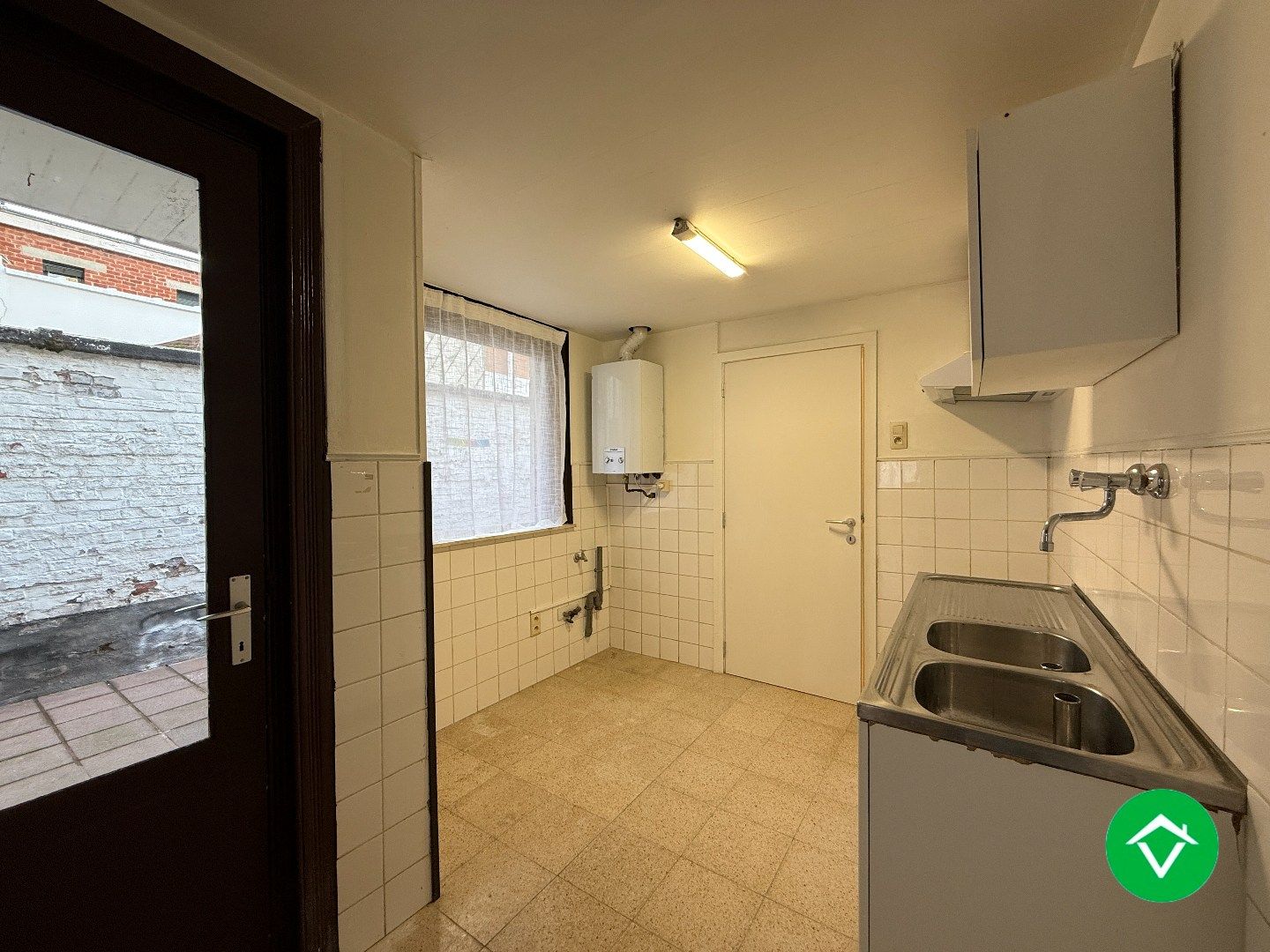 Woning met 3 slaapkamers en koer te centrum Roeselare foto 6