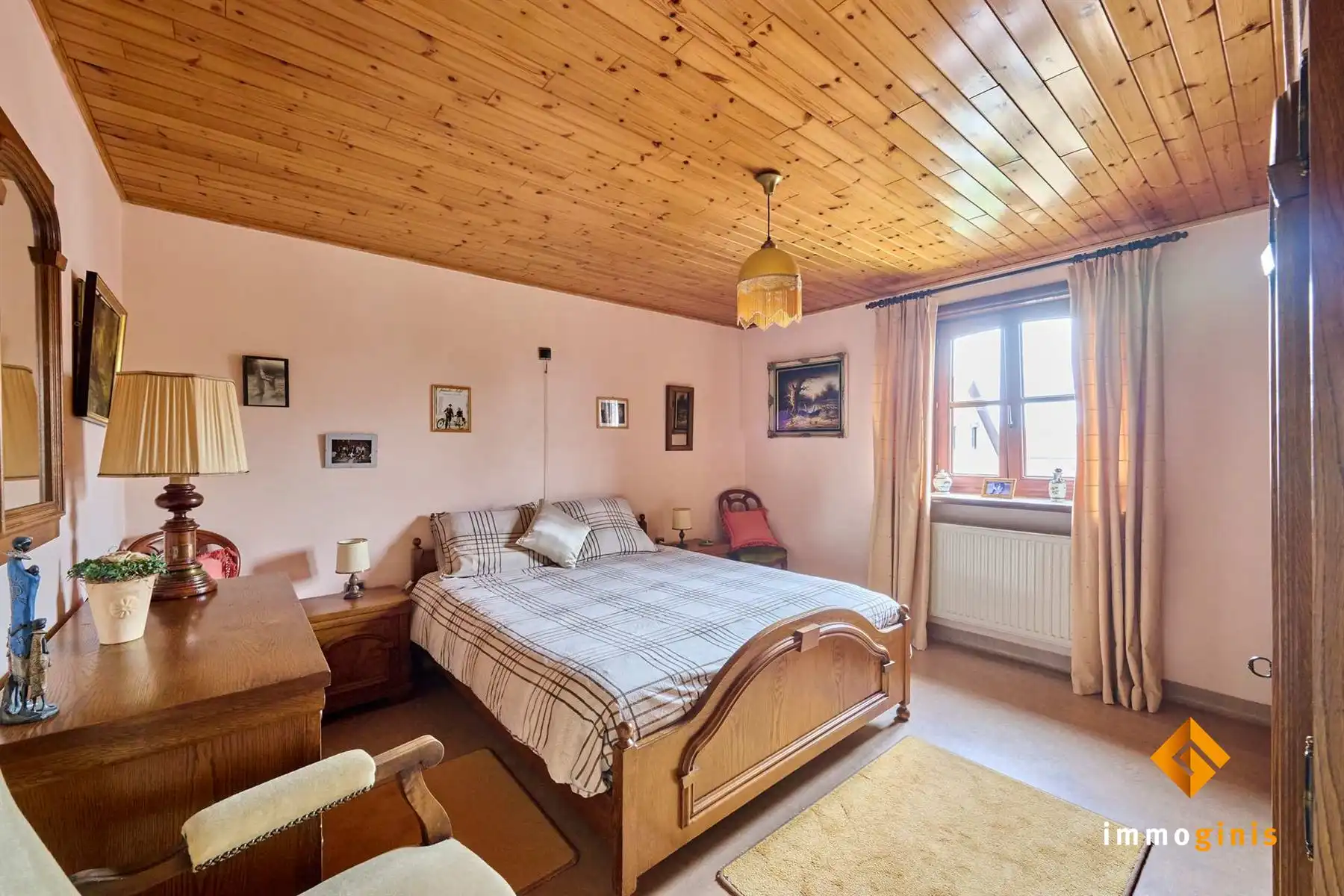 Zéér ruime woning met 3 à 4 slaapkamers, 2 badkamers en prachtige tuin in een rustige, kindvriendelijke buurt.  foto 16