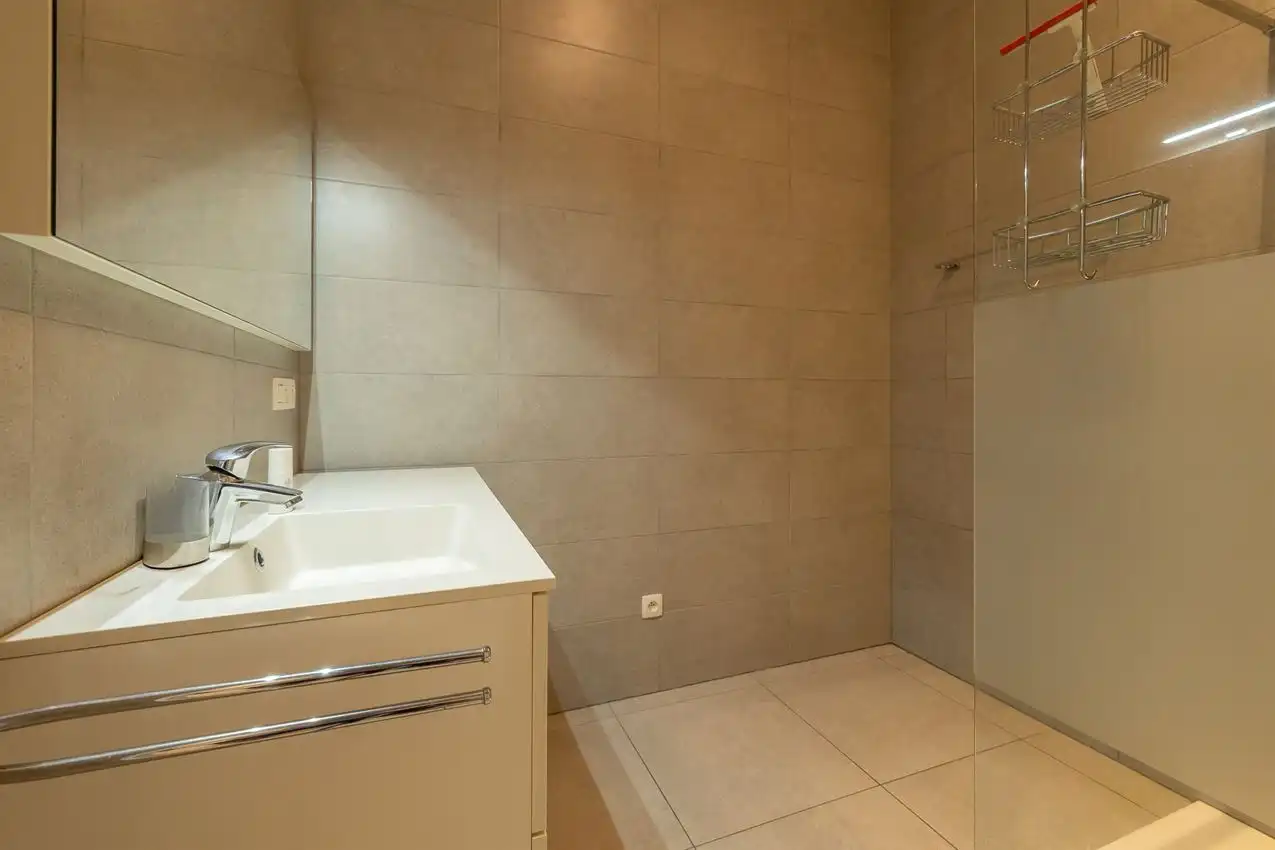Ruime, zonnige penthouse met 2 slpk. en 2 ondergrondse autostaanplaatsen foto 14