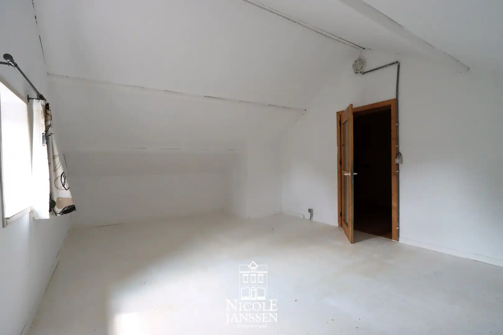 Ruime woning met grote kelder  foto 21