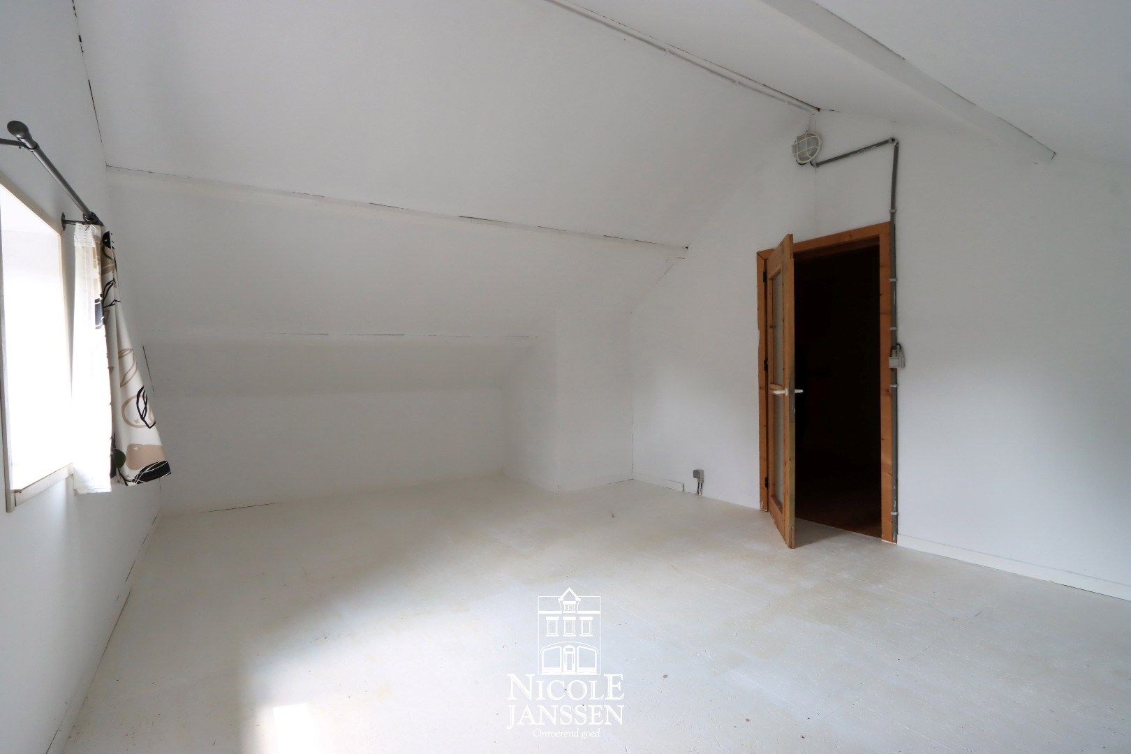 Ruime woning met grote kelder  foto 21