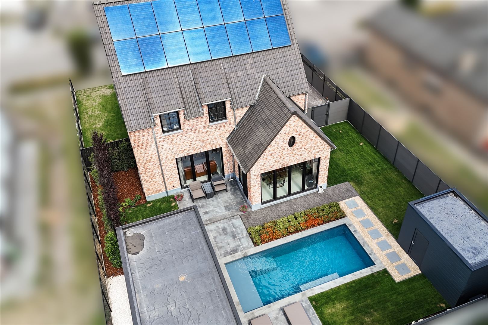 Prachtige woning met tuin en zwembad. foto 20