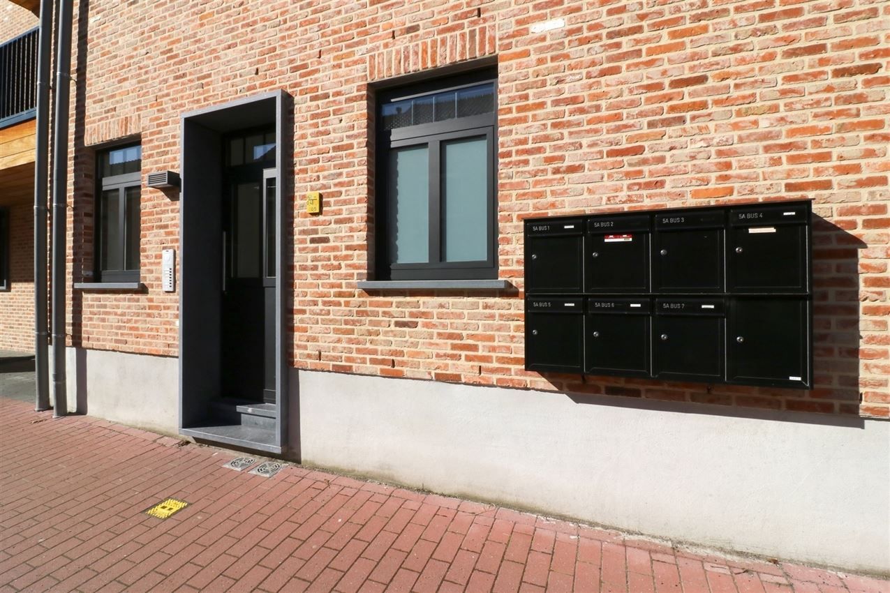 Appartement met 2 slpk., groot terras en autostaanplaats foto 24