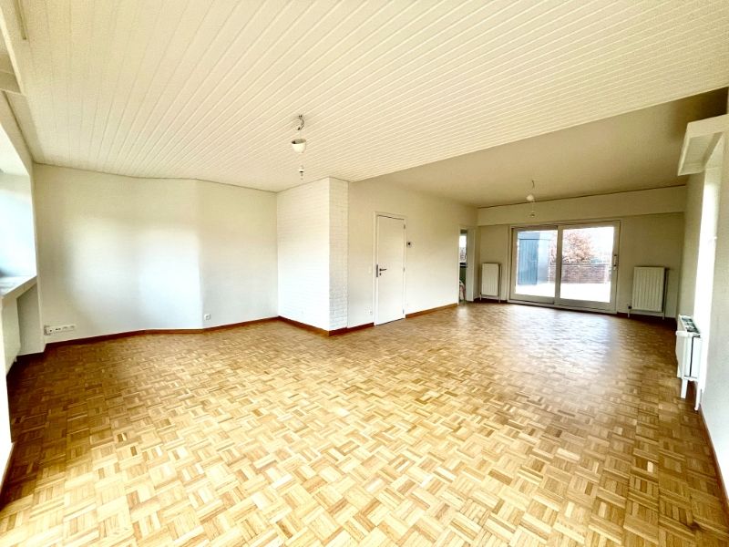 RUIM DUPLEXAPPARTEMENT DRIE SLAAPKAMERS, TUIN EN GARAGE TE HUUR foto 4