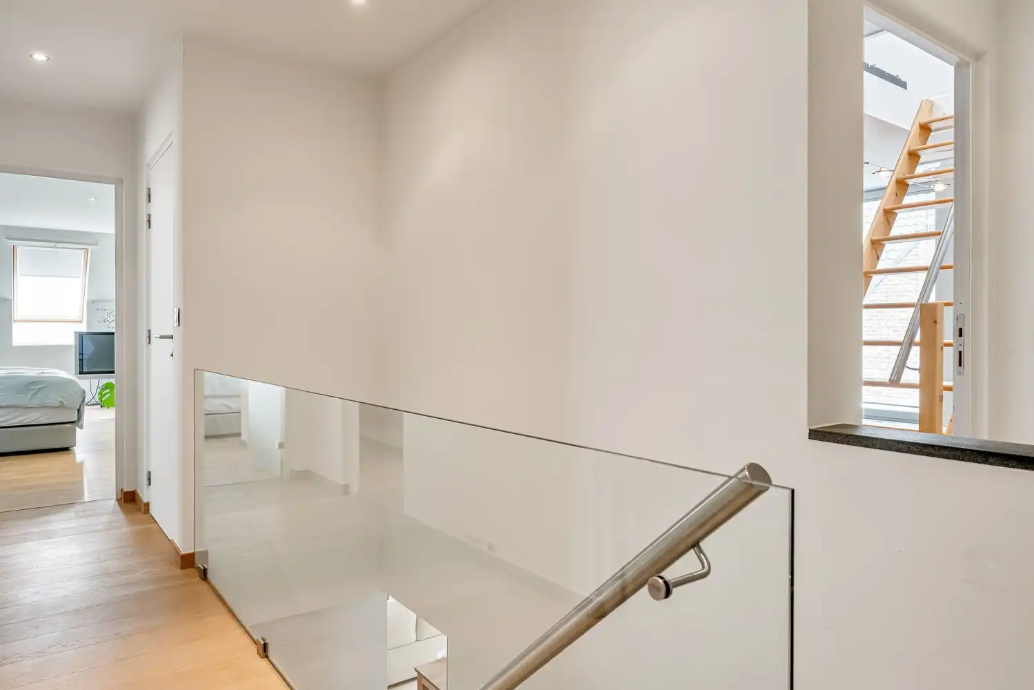Exclusieve villa met zwembad en adembenemende polderzichten foto 23