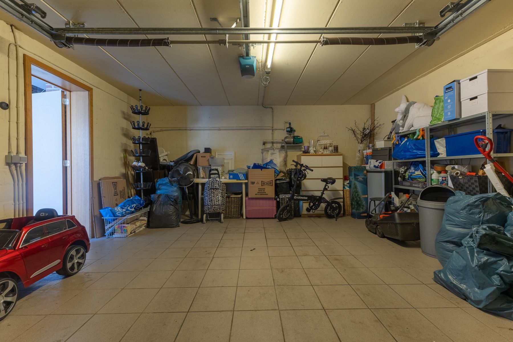 Zeer ruime eengezinswoning met 6 kamers, tuin en garage foto 24