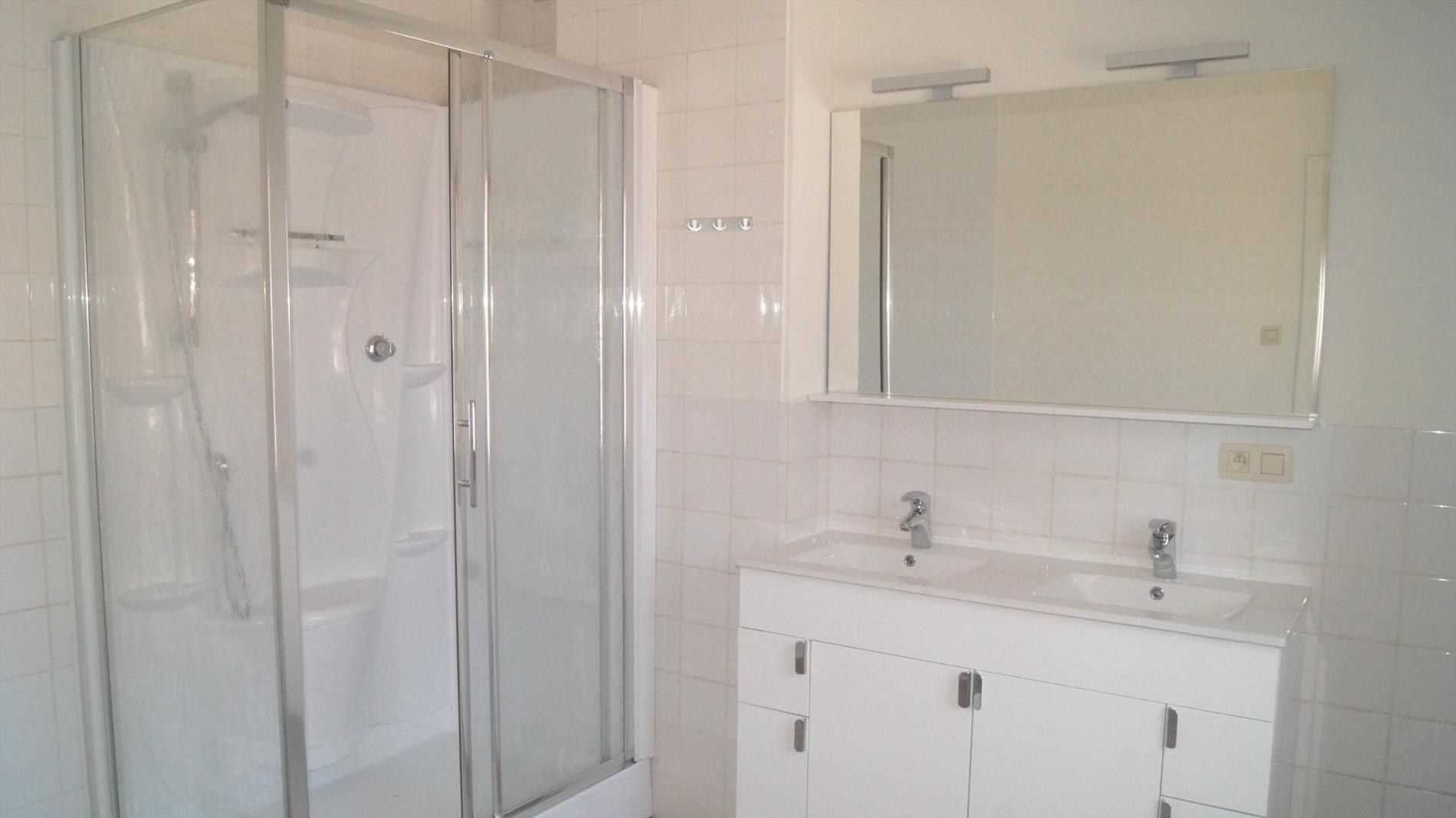 Volledig instapklare woning met 3 slpks en garage foto 10