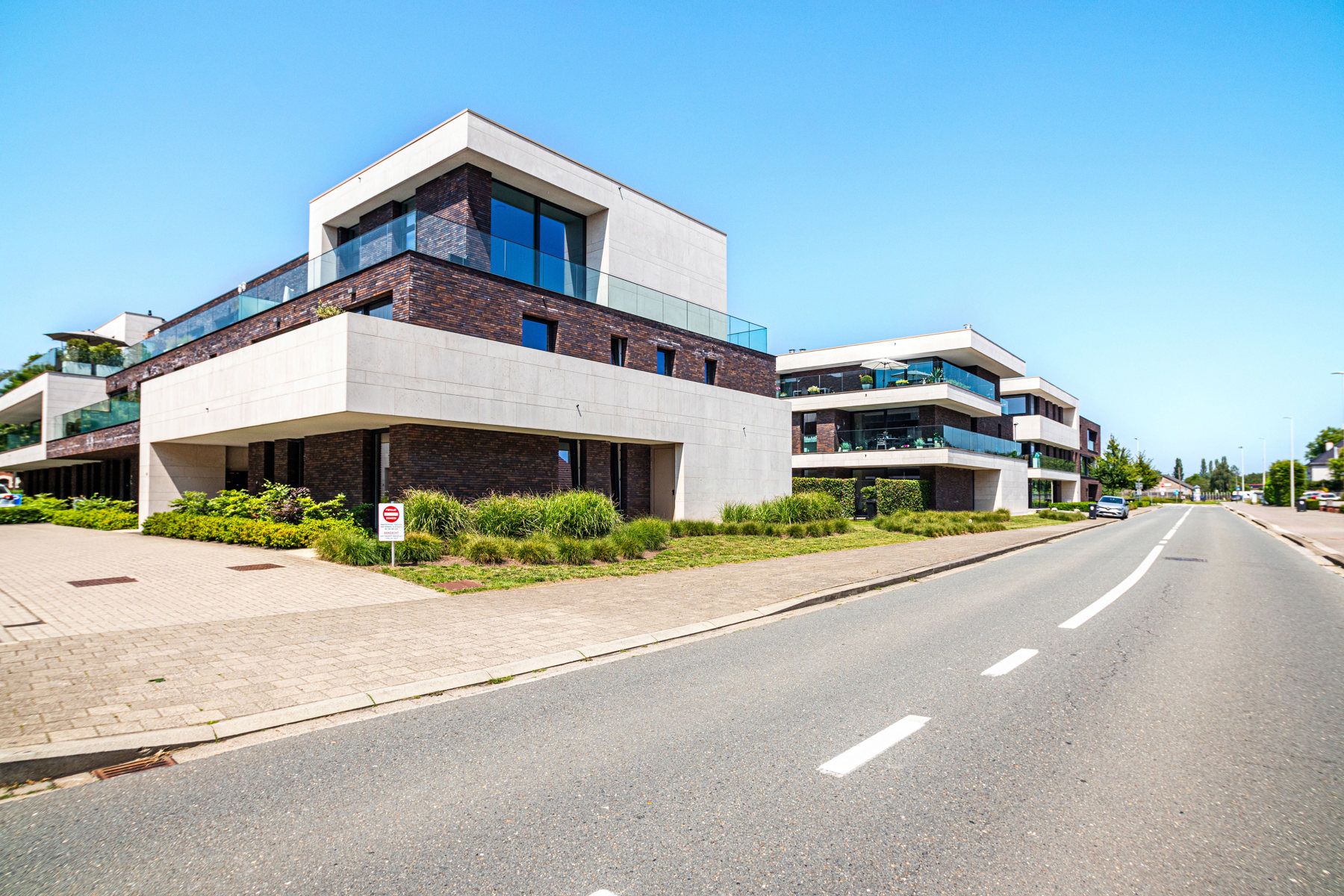 Gelijkvloers wonen in stijl: 128m², 3 slpks, 2 badk + tuin foto {{pictureIndex}}