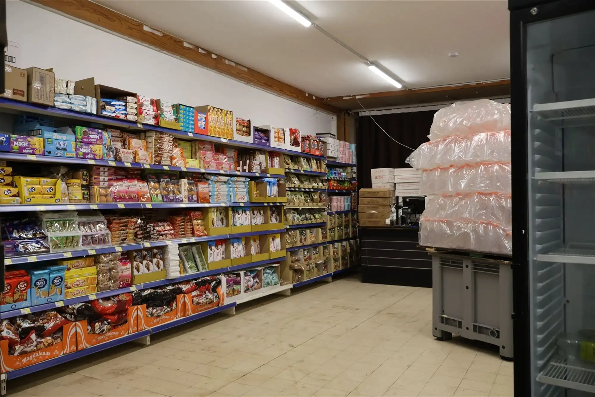 Polyvalente handelsruimte te midden van bruisende handelstraat foto 3