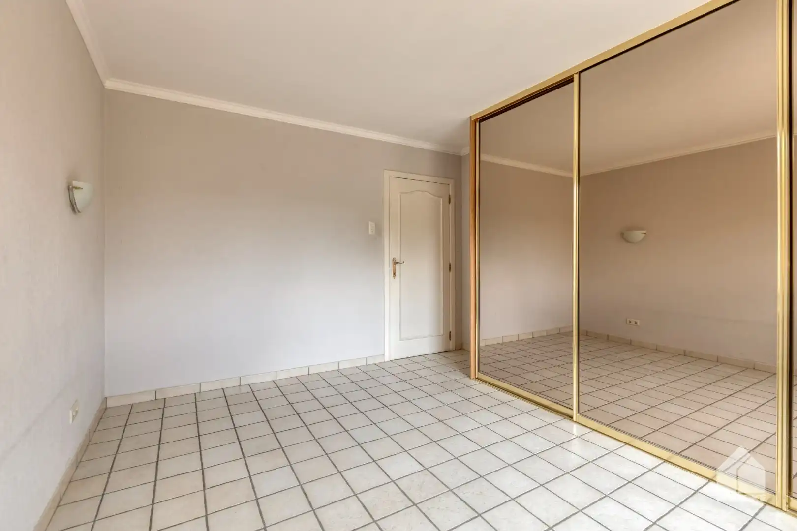 Te renoveren, gelijkvloerse woning op 13a 60ca met 2 slpk en garage. foto 14