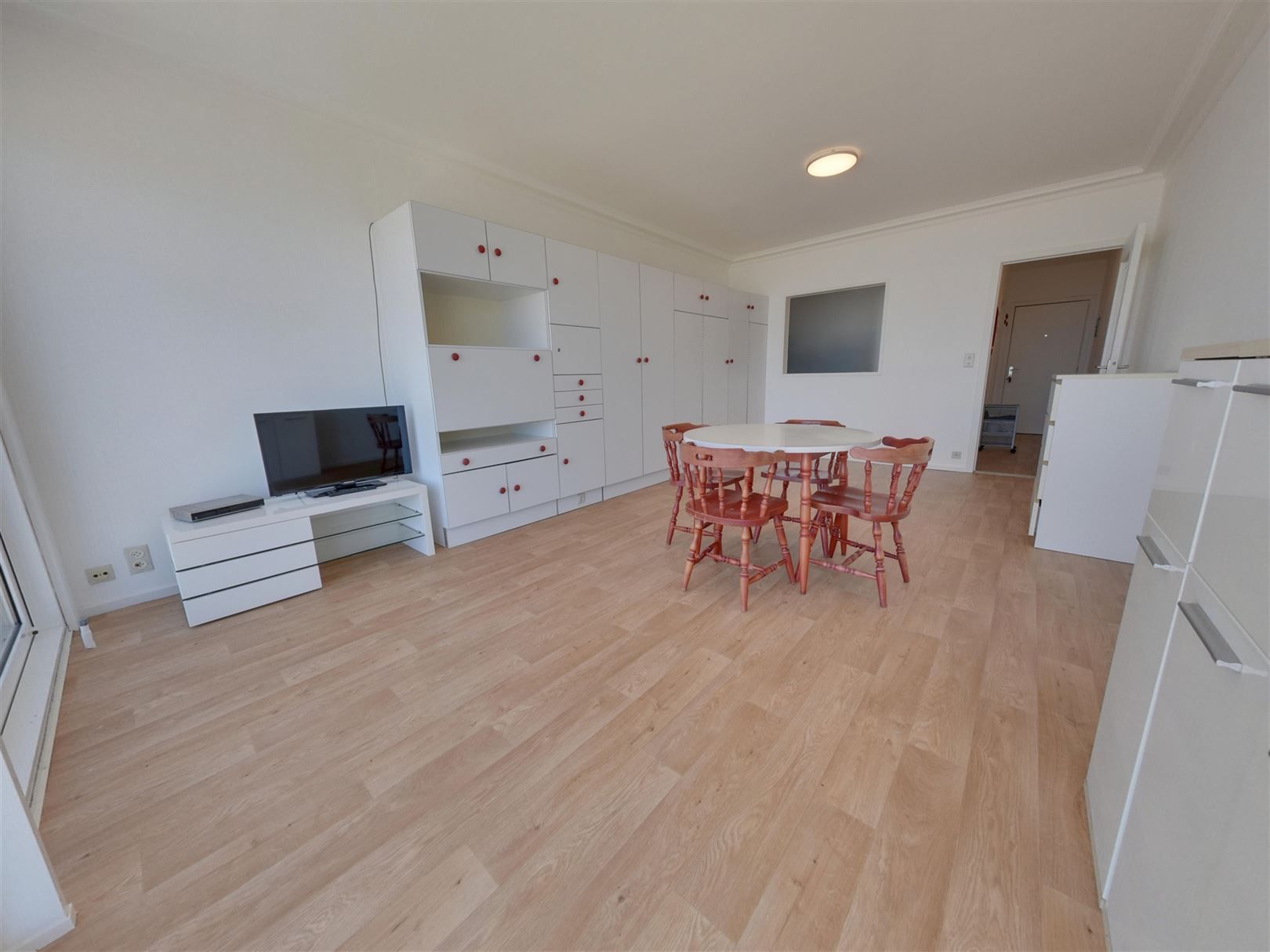 appartement foto {{pictureIndex}}