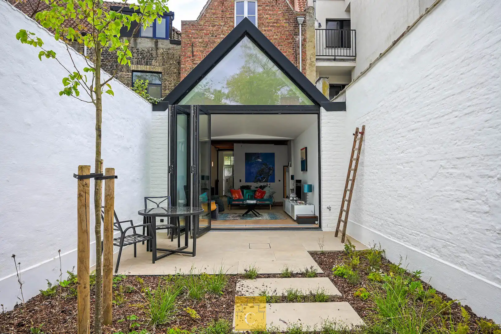 Droomhuis op een toplocatie in Groeninge, palend aan het toekomstig museumpark, zelden geziene high-end afwerking, zonnepanelen en aangename terrastuin foto 3