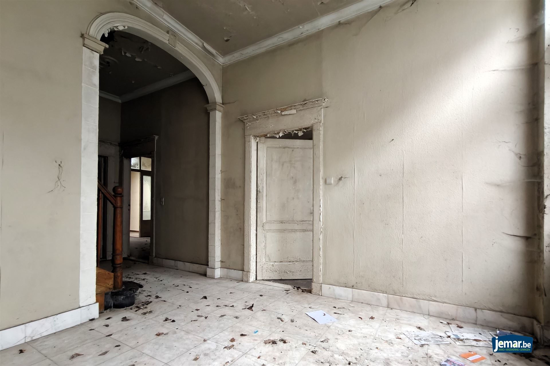 Ruime stadshoeve (431m²) pal in het centrum van Borgloon foto 2