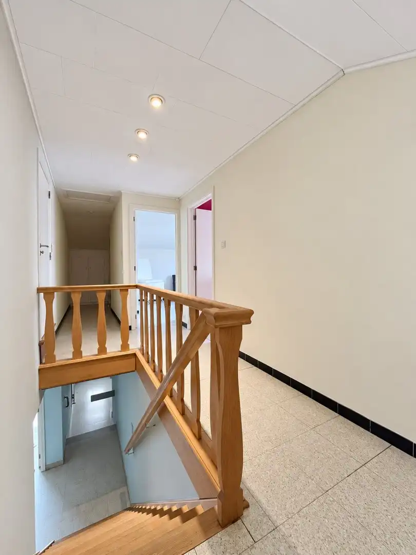 Moorslede – Halfopen woning met 5 slaapkamers en gezellige tuin foto 12
