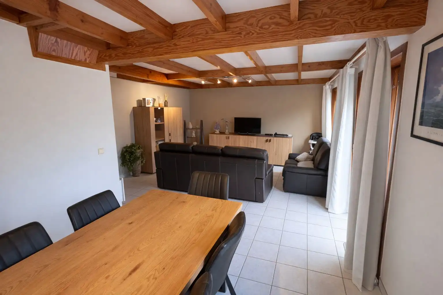 Charmante vakantiewoning met tuin en parking in rustige omgeving. foto 5