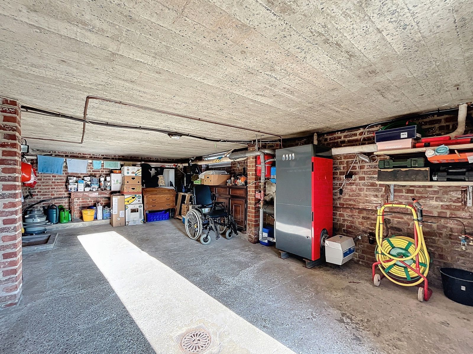 Ruime vrijstaande woning met 3 slpks - bergruimtes en tuin foto 18