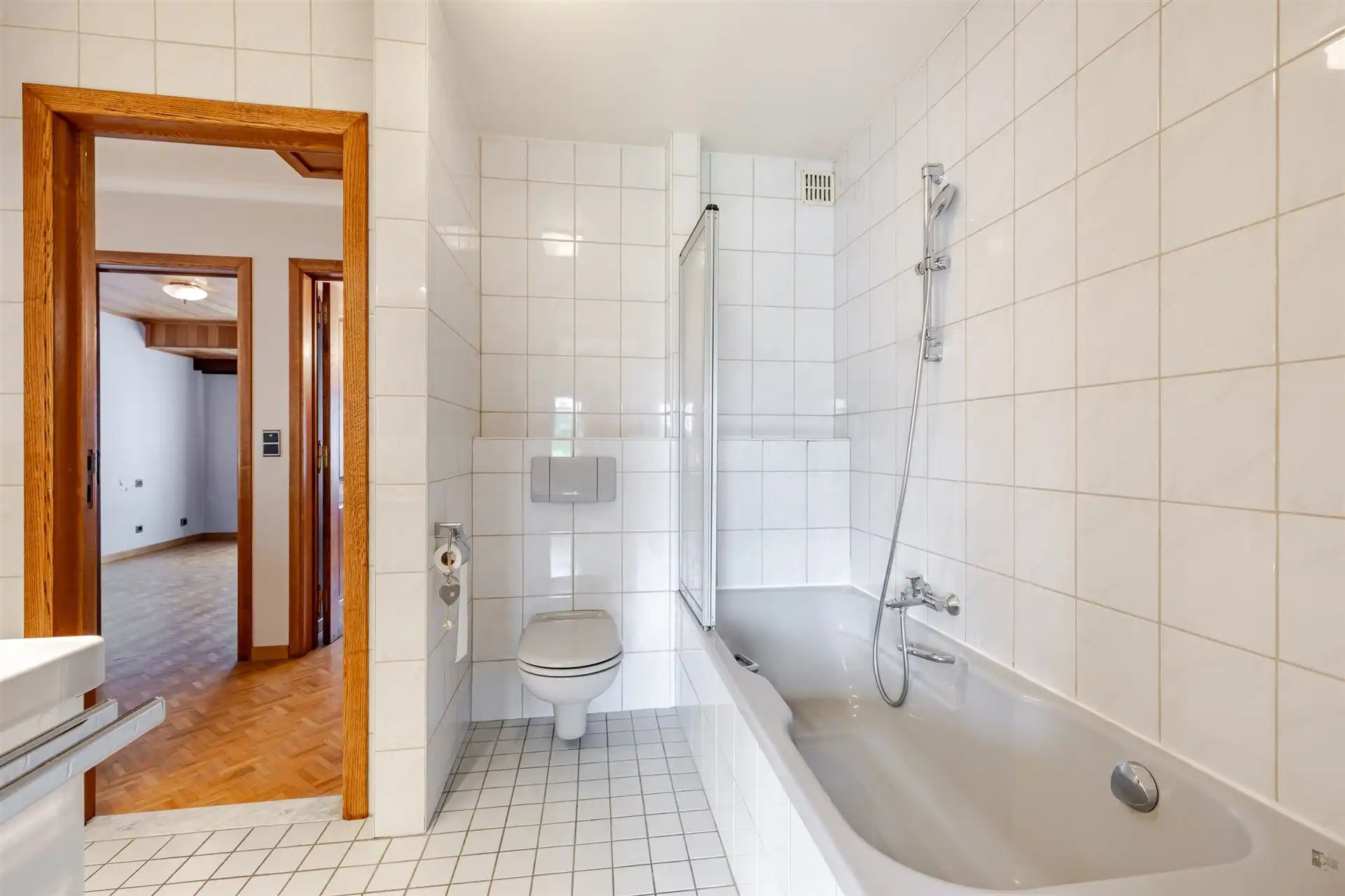 Halfopen bebouwing met 3 slaapkamers en ruime garage foto 16